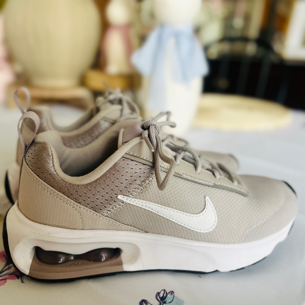Nike AirMax Sz 5.5